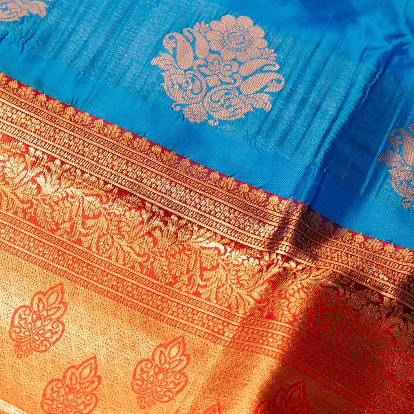 Light Blue Gadwal Saree With Contrast Border
