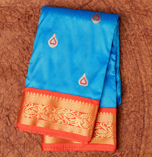 Light Blue Gadwal Saree With Contrast Border