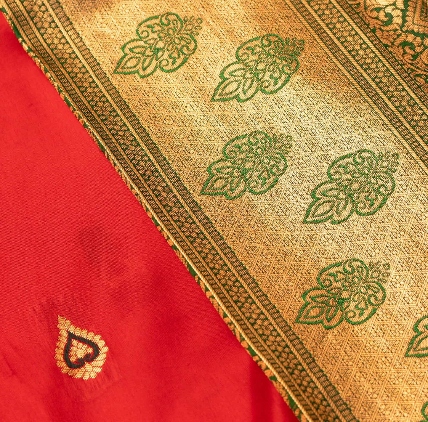 Red Gadwal Saree With Contrast Border