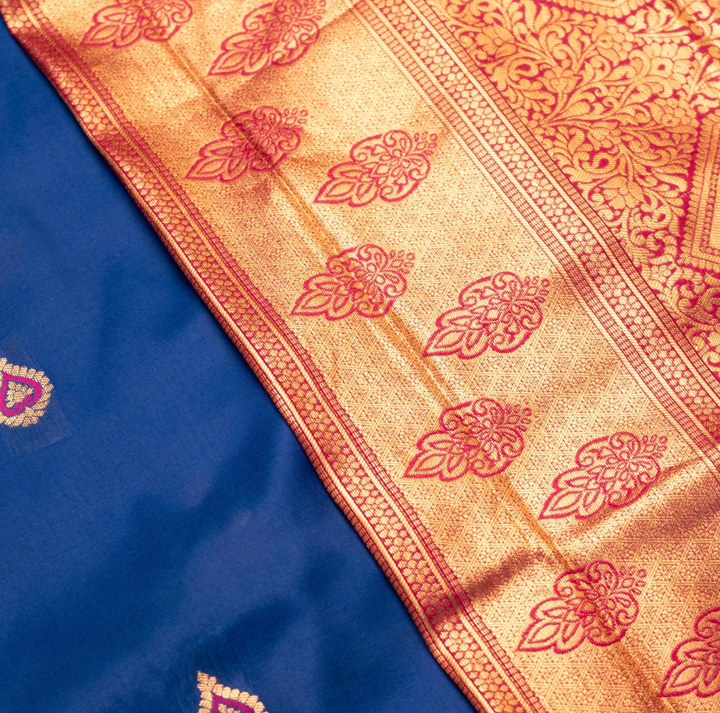 Dark Blue Gadwal Semi Silk Saree With Contrast Border