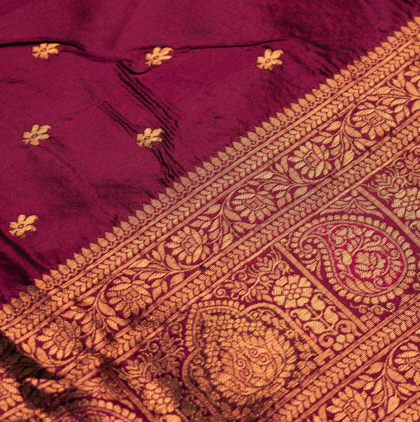 Wine Traditional Kath Padar with Contrast Border