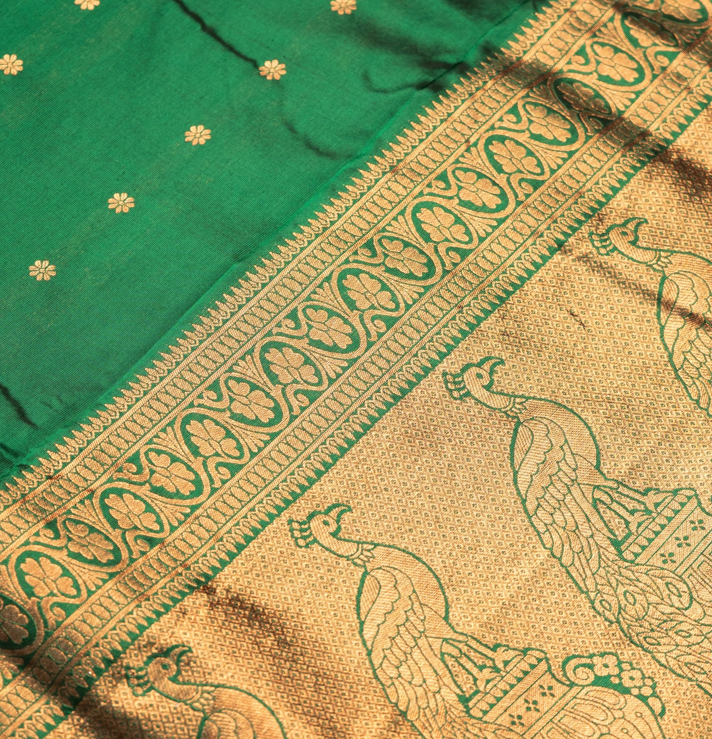 Bottle Green Traditional Kath Padar with Contrast Border