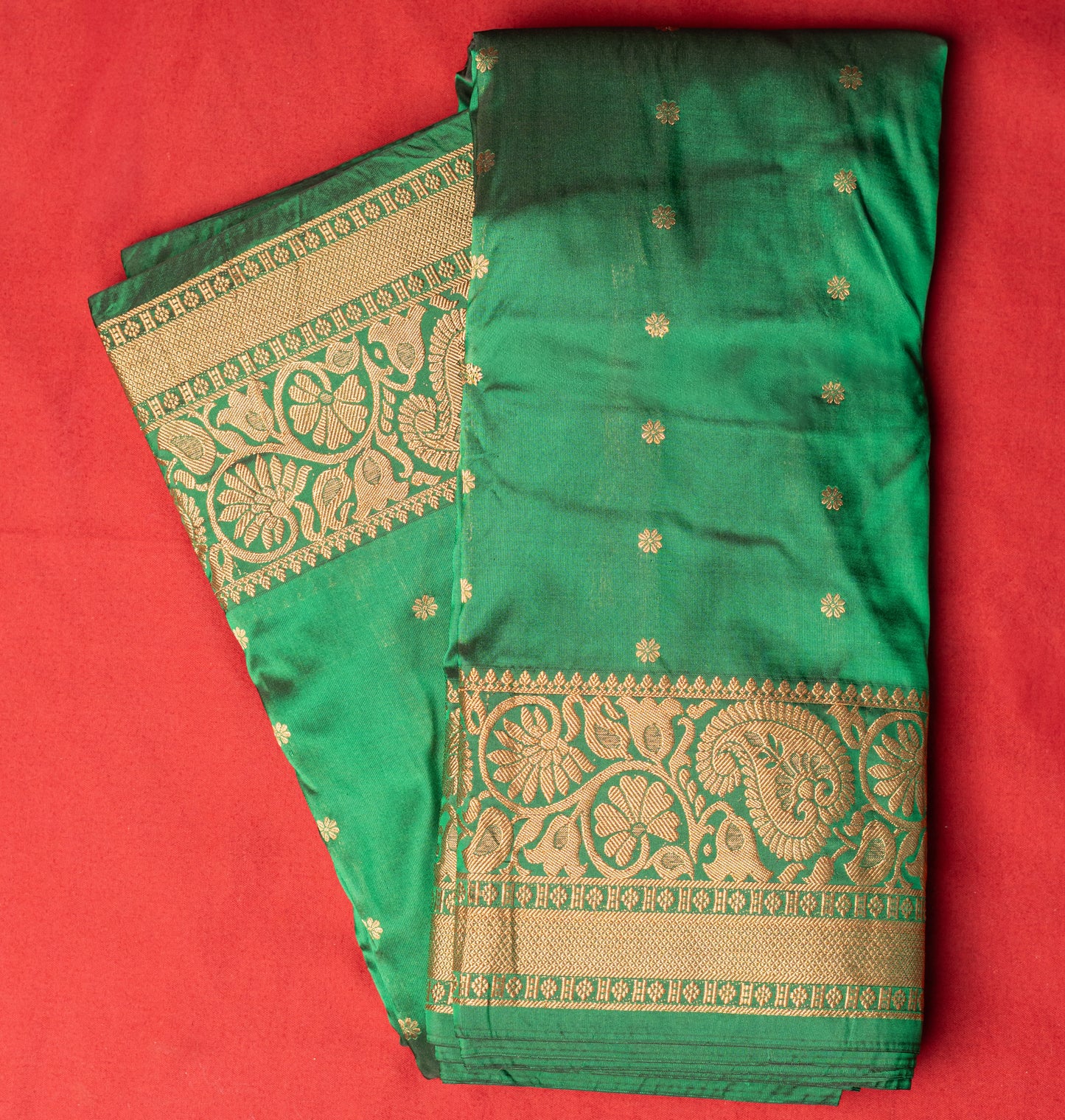 Bottle Green Traditional Kath Padar with Contrast Border