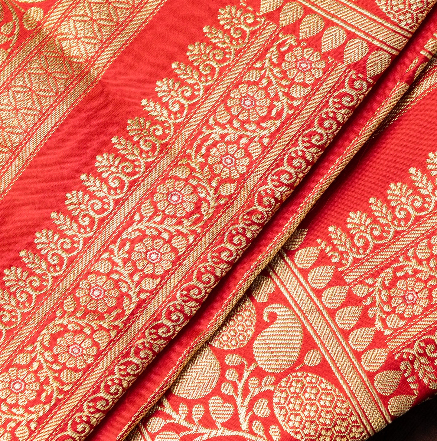 Pure Banarasi Red Saree in Jaal Design
